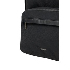 Kompakter schwarzer Herrenrucksack mit Calvin Klein Logo und Reißverschluss